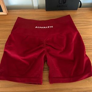 Alphalete amplify shorts - scarlet